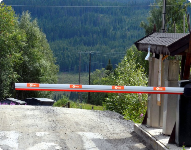 Elektrisk veibom ved hyttefelt